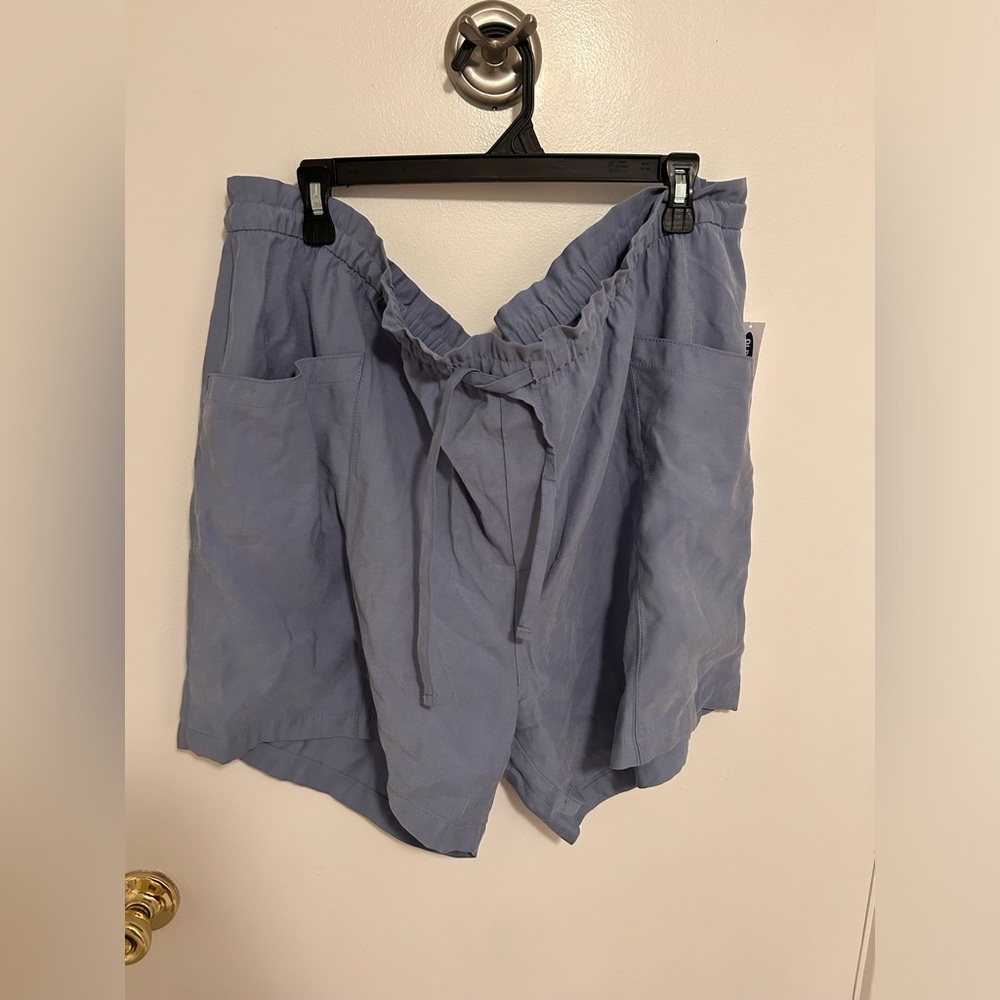 Old Navy drawstring shorts. Size XXL. New, never worn.